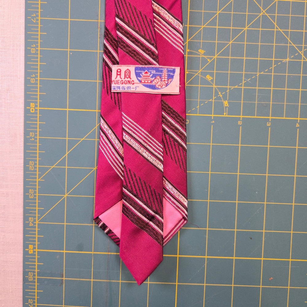 VTG Yuegong Necktie Mens Pink Striped 3.25 Inch Width 1980s China EUC Zibo No. 1